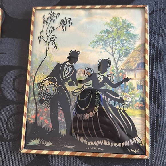 1930s reverse painted convex bubble glass silhouettes, courting scene, pair - Picture 4 of 8